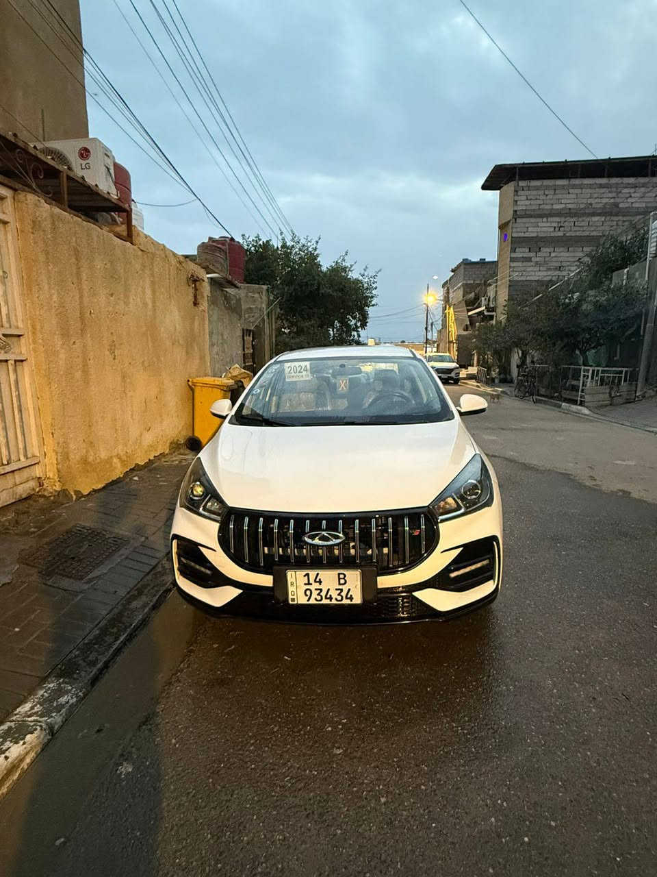 السلام عليكم
شيري اريزو 5 
مديل 24 كفاله عامه وبسمي 
هزة جديده سنويه ل 29
كير مكينه تبريد ضربه قويه حداده كلها كفاله تخم تاير جديد 
السيارة ماشيه 28 الف مال بيت لا مشتغله تكسي ولا شي 
مكينه 1500 
مكاني البصرة القبله 
*********** واتساب 
*********** اتصال
107
