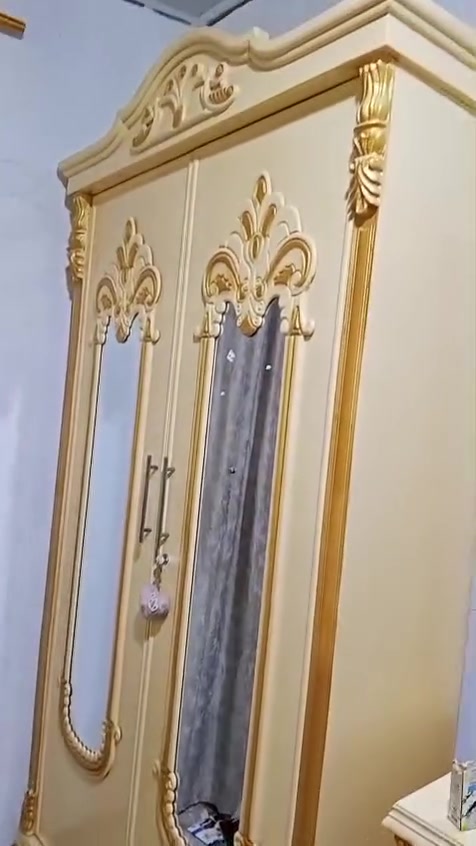 سلام عليكم غرفه تفصال عراقي استعمال سنه كلش جديده الغرفه فصلتها ب٣ ونص وهسه عارضها للبيع بمليونين و٧٥٠
*********** فقط واتساب
