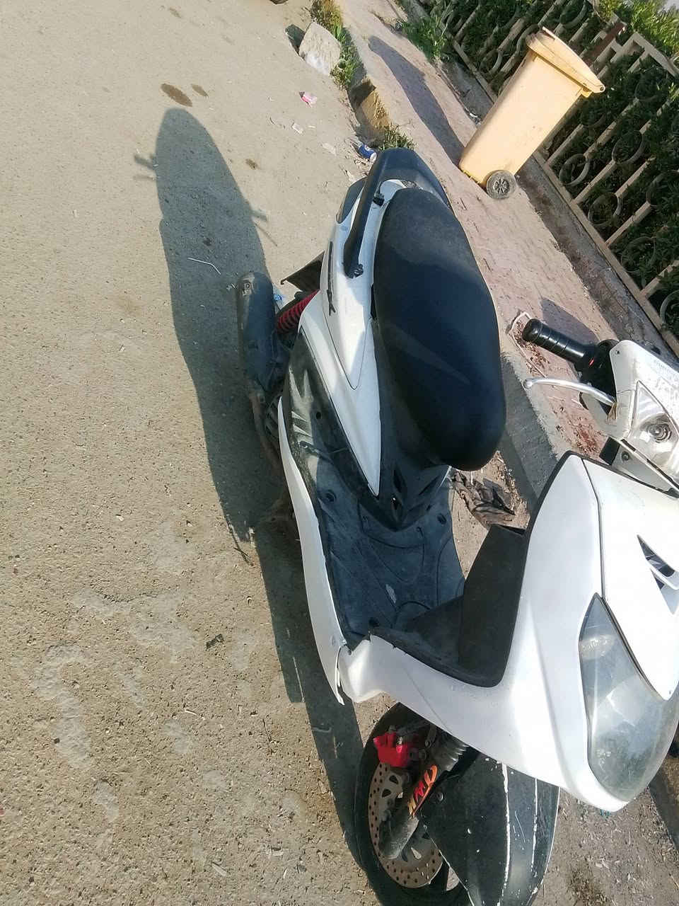 السلام عليكم سكنس فحل كابريتر ب400 وبيها مجال بسيط نكره سلف دراجه شغاله ناقصهه بس كابرتر تعبان بس شغال *********** مكان الشعب بي. واتساب
