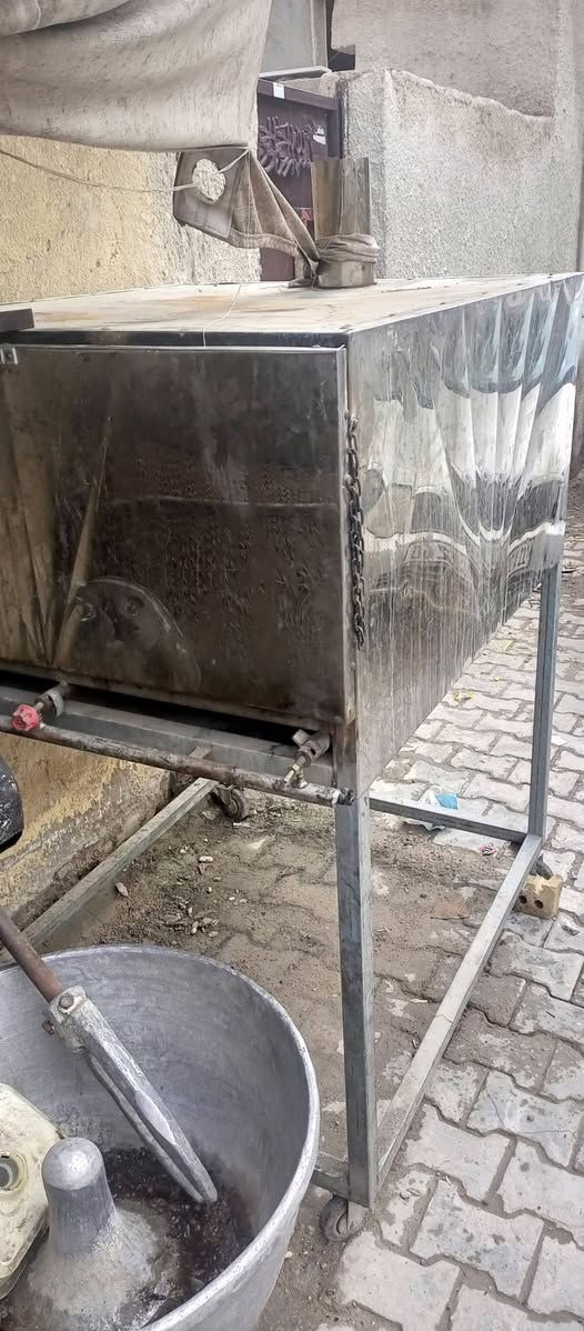 سلام عليكم هاي غراض البيع الفرن مابي شي شغال ويا تقريبن 10صواني سعره 250العجانه مابيه شي شغاله بس تانكيه مشلوع ودكمه نشلعت بسبب نقل سعر العجانه 150مبرده ستعمال قليل بعده جديده سعره150شياش كباب 450شيش سعرهن 125الف ميوزه سعر الواحد20 كراسي 5كراسي سعرهن30 بانيو 75 دلات سعرهن75 طباخ جاي 40 رقم ***********شراي يتصل بس ذني سعرهن نهائي
