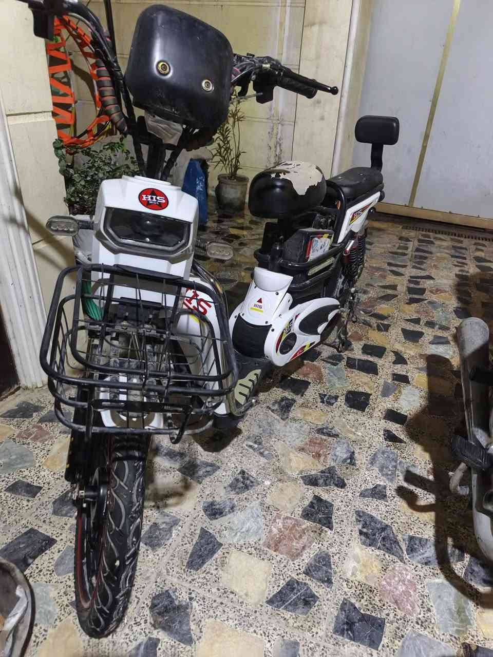 سلام عليكم باسكل لبيع شحن لبيع 6بطاريات سرعة ستين كهربائيات كلهن شغلات دبل اشاره 4سرع بطاريات ما صارلهن 7مشتريهن مكاني كربلاء سعر 300او بيه مجال ***********
