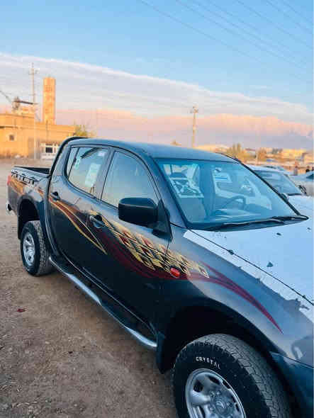 قەزافی مۆدێل2007کامل پلێتی پێوەیەو ڕێگەپێدانی هەیە ساقە گاز سەیارەکە دەبڵ ئەکسلەو گێڕو مەکینەو ئەکسلی بەشەرتو تاقم تایی تازەیە بێبۆیاخە سەیسارە هەمو گیانی بەشەرت نوقسانی نیە سعر 57گەڵا گۆڕینەوەیش دەکەم سۆپەرە سەیارەکە  شوێن سەیسادق
*********** حلبجة
