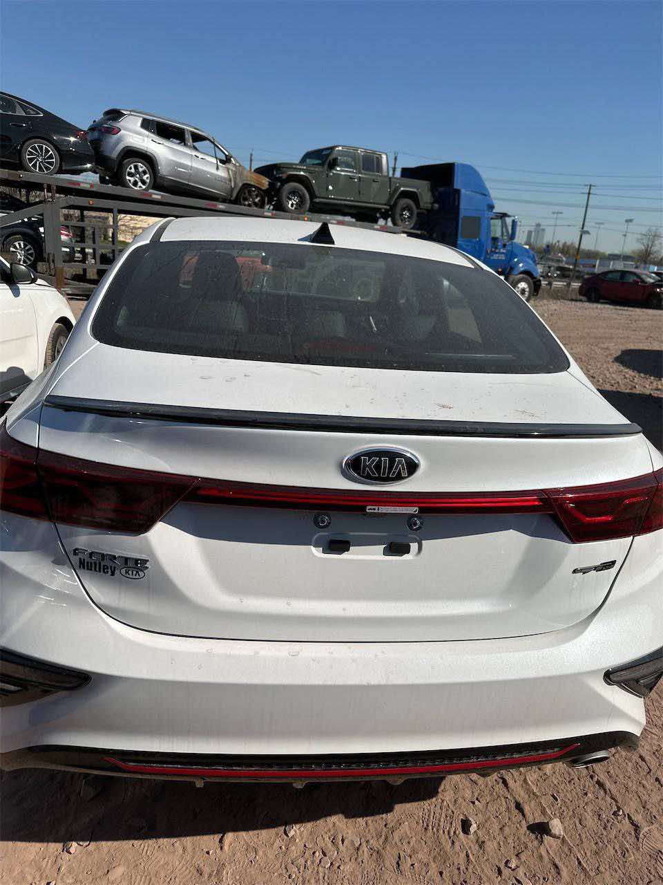 كيا فورتي جي تي لاين 2021
KIA Forte GT Line
DOHC 2000 مكينة
ماشية 20mi
بصمة، كشنات جلد , أشارة ترحيب بالأبواب ,بك لايت لد وباقي المواصفات جي تي لاين موضحة بالصور...
الصور ورقم الشاصي توضح جميع التفاصيل 
تبديل فقط دعامية الأمامية ونفس لون بدون صبغ
{(                           ~بدون ايرباك ~                               )}
رقم بغداد بأسمي

‼️السعر علق بتم يجيك السعر بالخاص ‼️

📍مكان السياره كربلاء المقدسة

📞 رقم صاحب السياره ***********
