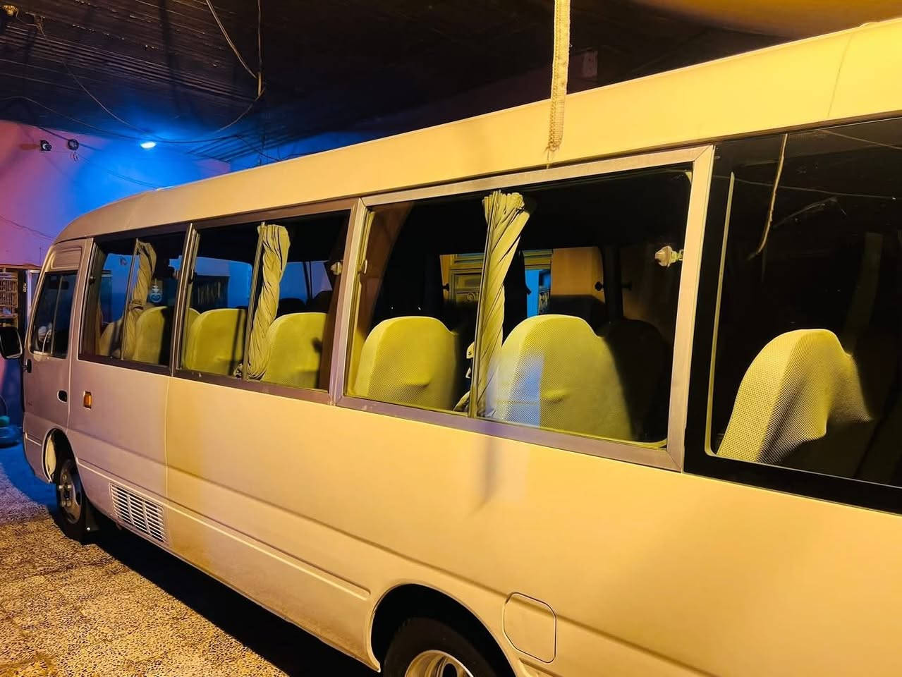 من رخصه مدير الكروب كوستر 15 رقم نكليزي 
حربلس بلاد دوشمه عامه تكم تاير كير اكسن مكينه كله جديد
سياره بيه صبغ منضومه غاز تبريد محور جاهزه للعمل 
*********** 
تصال ع رقم تفاصيل اكثر 👉📍✔️🔜
