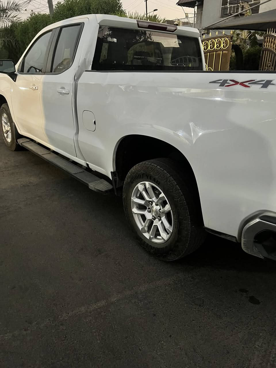 سلام عليكم ((مرقم بغداد كامل))
السعر 295 ورقة وبيها مجال
شفروليه سلفرادو موديل ٢٠٢٣ للبيع 
دفع رباعي دفع خلفي 
((محرك ٥٣٠٠ ثمانية سلندر))
عدادات شاشة وشاشة وسطية كبيرة
ماشية ٢٤ ميل
حادثها خلفي مبدل بدي كامل نفس اللون بدون صبغ 
مكان السيارة بغداد الحارثية
للاستفسار 
***********
