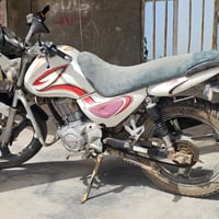 400 وبيه مجال بيه صوت بل محرك بس يمشي عادي اني ابيع هاذ الموجود 078108...