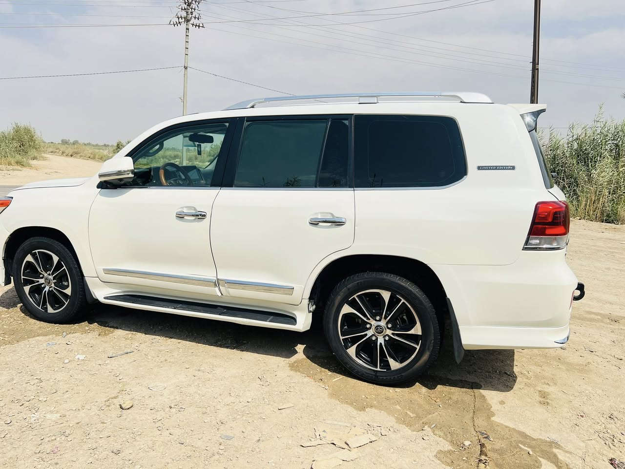 السلام عليكم لاندكروز 13بريم  صبغ عام كفاله من الكلبه والتجيه والكص ومحرك مداور ثاني يوم   سعر275وبيه مجال مكاني الديوانية ***********
