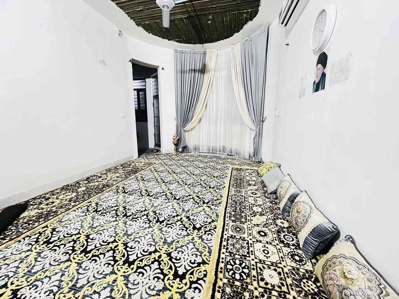 بيت للبيع مساحه 200متربناء حديث سنه 24  حي الفارس مقابل مدرسه مطلوب اسكان 53مليون.طابقين اي استفسار  رقم موبايل ***********
