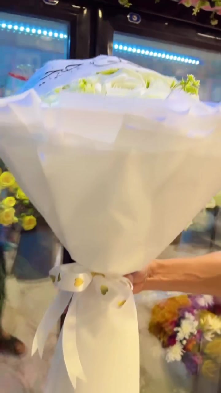 خليك مميز واهدي من تحب اجمل بوكيهات الورد الطبيعي🌹 ♥️
متوفر دفع  ماستر او رصيد اسياعنوان  ميسان/قطاع 28شارع السوك مجاور مجمع محمد الموسوي يوجد لديناخدمه توصيل 🚕 رقم الهاتف طلب السريع ***********
