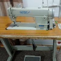 مكينة خياطة • للبيع
