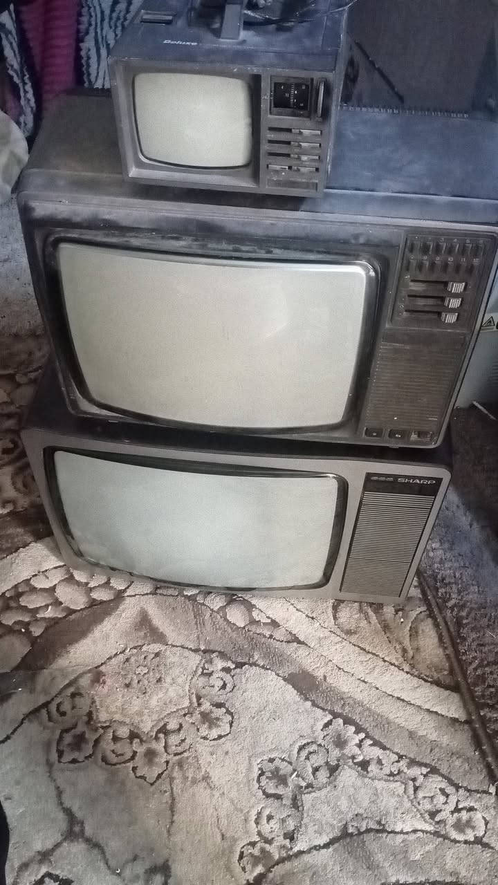 سلام عليكم عندي هاي الغراض للبيع ***********
