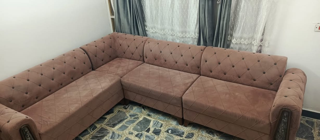 ديوان مستعمل توصا شغل درجه اولى مع ضمان ٥ سنوات 
الشغل كله ثكيل ومرتب سعره ٤٥٠ الف وبي مجال 
المياخذه خسران الله شاهد ***********
