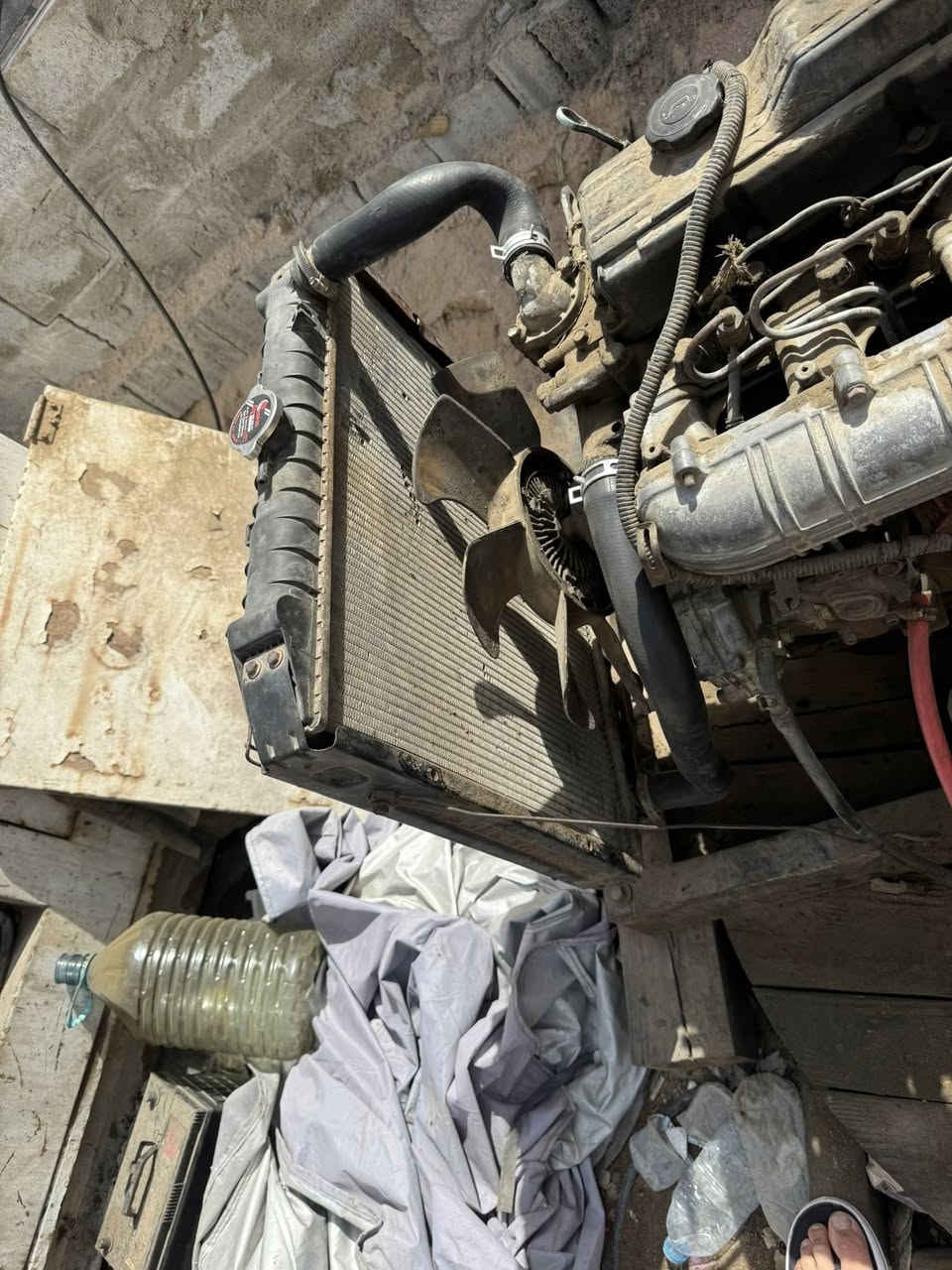 عندي مولد كيه للبيع 30 kv شغاله بس متروكه المكان البصرة التنومه كردلان رقم ***********
