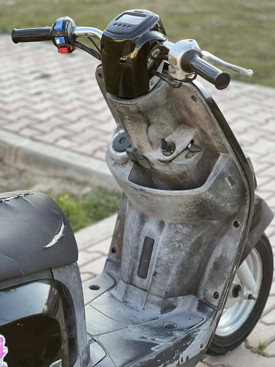 سلام عليكم شبابنه الطيبين ماكس بوليس 2012🖤
دراجه نوزل جديده ونضيفه حيل اي نقص مابيها محرك بشرط مامفتوح  شلعه ومعدل تخبل  🖤

عنوان كركوك ***********
