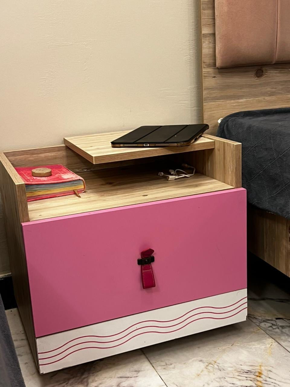 غرفة بناتي نفرين اخشاب تركي باب اول 6 قطع
نظيفه جداً مابيها اضرار سعرها 600 وبيها مجال


**إذا كنت صاحب هذا الإعلان وتريد حذفه لأي سبب، رجاءا أرسل رسالة إلى الدعم الفني**