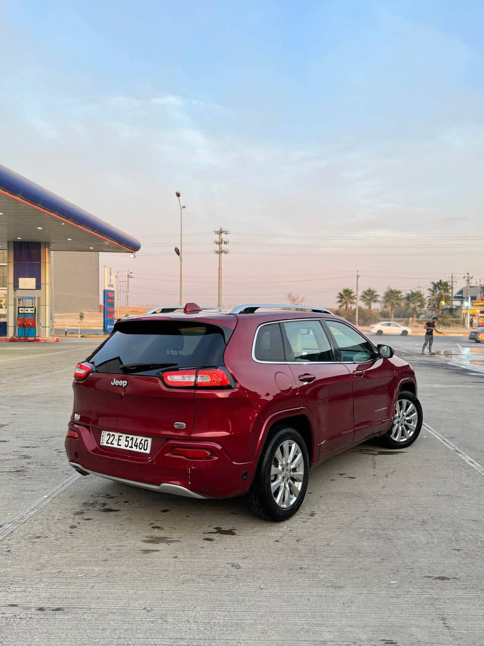 السلام عليكم 

جيب شيروكي بزون 
موديل ٢٠١٧
كحرك ٢٤٠٠ 

مواصفاتها اوڤر لاند 

بانوراما 
داخل جلد اوف وايت 
شاشه جبيرة وكامرا وحساس
مري قلاب 
كشن خزن وتدفئه وتبريد 
دبل اكسل 
صندوك شفط 
بصمة وتشغيل عن بعد 
لايت زنون بلادي 

السيارة بيها جاملغ وربع بنيد بدون دواخل ارباك طاك وراجع سستم 

مكان السيارة اربيل 

السعر 135  وبيها مجال 

***********
*********** أربيل, العراق
