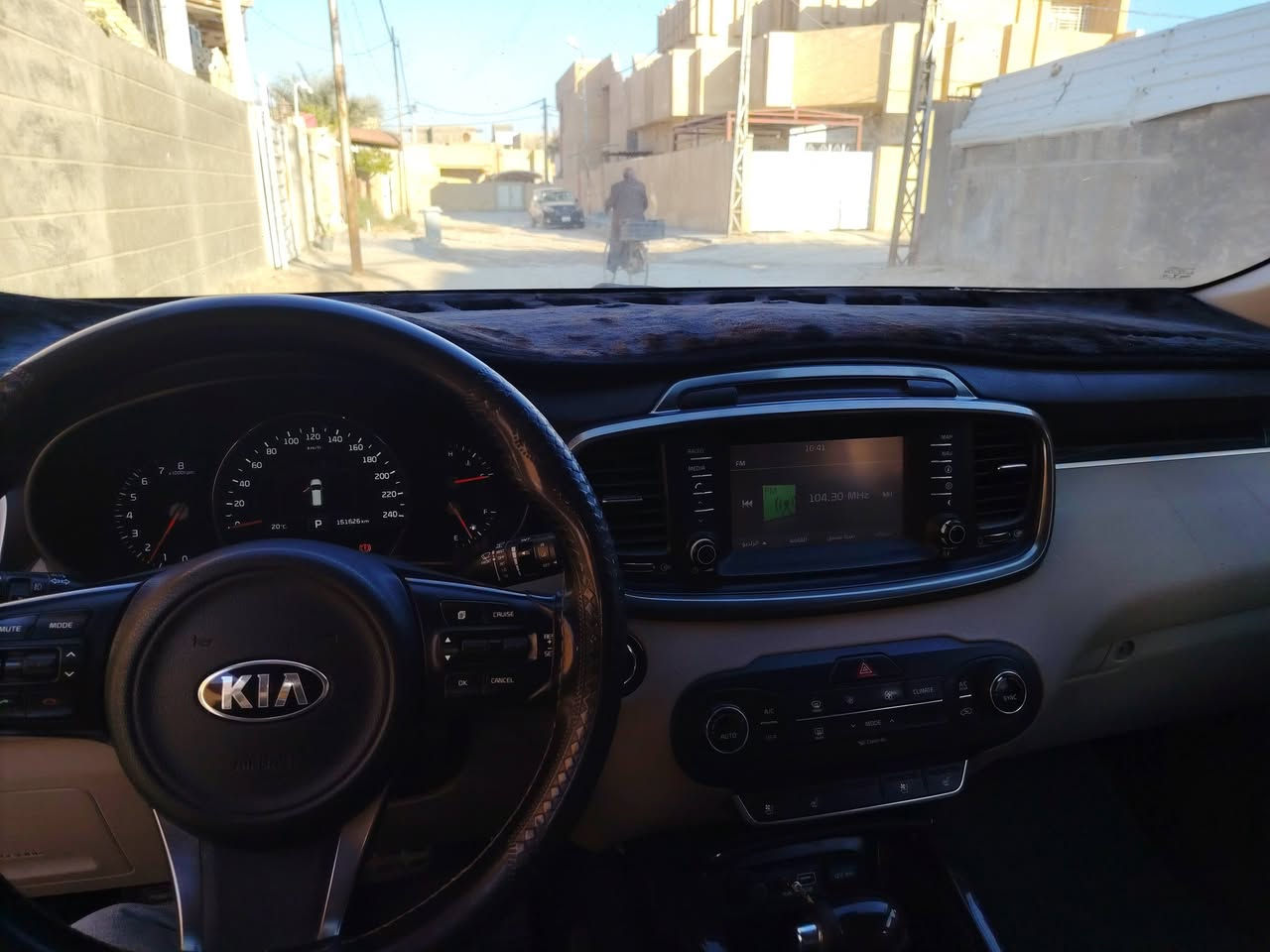 السلام عليكم سورنتوا 16 مكفوله حتى الدعاميات 
6 3300 
بسمي 
فول موصفات عد الجنطه 
مكاني الحله 
ماشيه 150 الف 
بسمي  215 بيها مجال قليل 
***********
