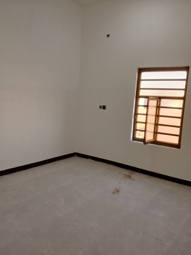 توفر لدينا بيت بمساحه 150 م تفاصيل البيت غرفتين صاله ومطبخ استقبال صحيه داخليه خارجيه طارمه والحديقه الموقع البصره قضاء شط العرب الجزيره الفيروزيه شارع16 حساب 67 وبمجال*********** البصرة, العراق
