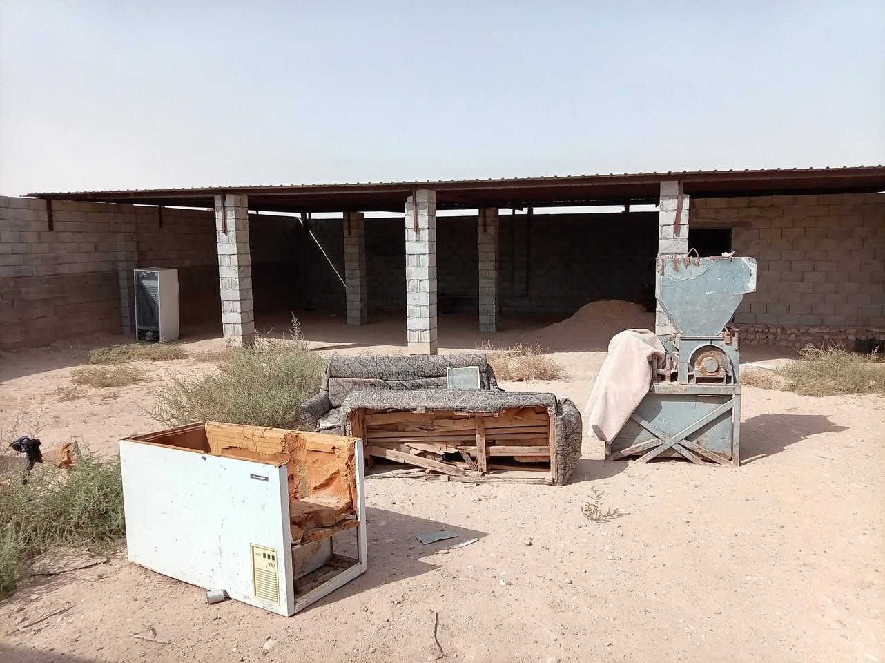 #مشتمل بالاضافه الئ خان للبيع 

#مساحه البيت مع الاخان 750

#موقعه حي التنك قرب موقع فوج القائم الاول ولمستوصف حي التنك 

#تفاصيل ،مشتمل غرفتين صحيات مطبخ صحيات خارجيه الخان شغل درجه اولئ سندويش وغرفه مبني بلوك. 

#السعر 45 وبي مجال ،حك العمله 

***********
