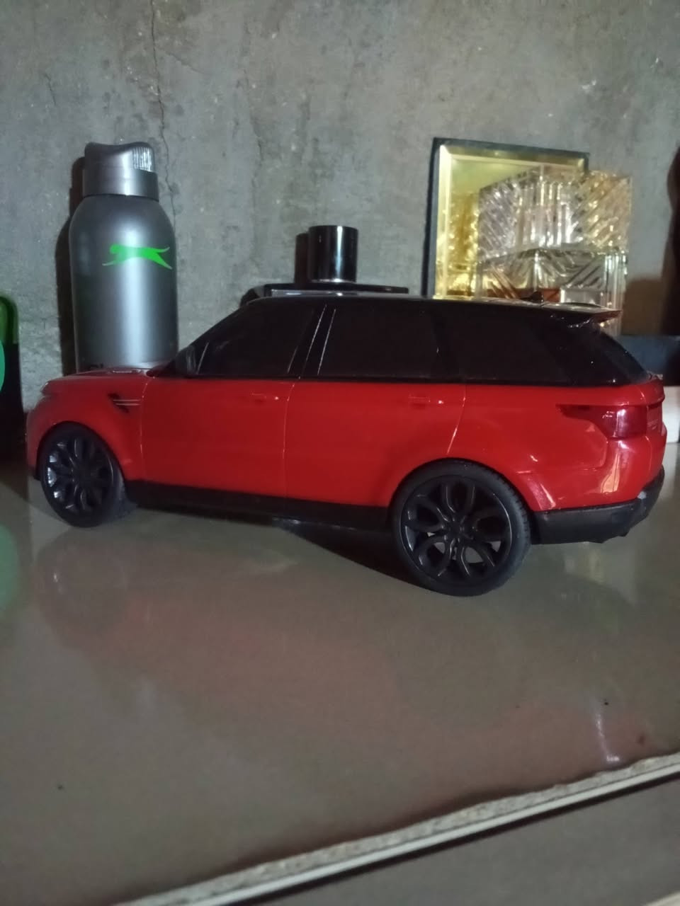 السلام عليكم رانج روفر 2014 لون احمر السياه الصور ضالمتهه لأن الاضائه ضعيفه السياره كلش حلوه نصبتهه التواصل *********** واتساب رصيد 🔥🔥
