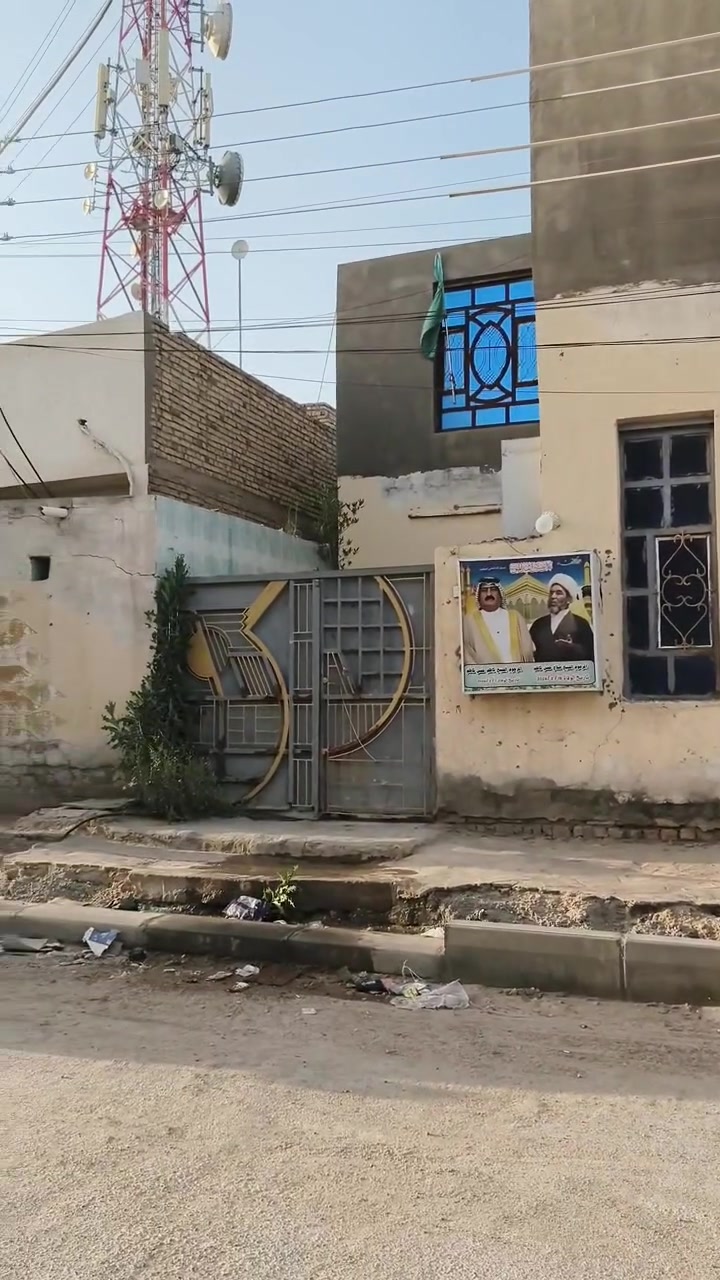 بيت للبيع العنوان حي الحكيم قرب مجمع أرخص الأسعار( قريب على السريع) 
المساحة 200م 
الطابق الاول/ غرف عدد 2 /مطبخ حار وبارد/ ديوانية م 12م/ استقبال/صحيات/

الطابق الثاني/غرفة / صحيات مشتركة+ مخزن

رقم الهاتف/ ***********
