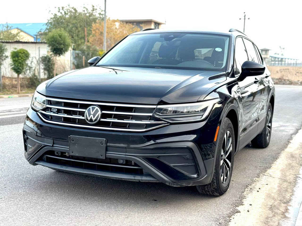 Volkswagen tiguan 2024

عدد الأميال :  24 الف ميل
سلندر: 4 سلندر
محرک: 2.0
الكاميرا الخلفية 
التحكم على المنحدرات 
مستشعر وقوف 
تدفئة المقاعد 
بصمة 
مثبت السرعة 
شاشة 
مصابيح زينون الأمامية 
المصابيح الأمامية ليد 
رادار 
3VVRB7AX0RM037888
بدون صبغ ارباكات كل سليمة
رقم كاتي بيها شهرين
***********
*********** أربيل, العراق
