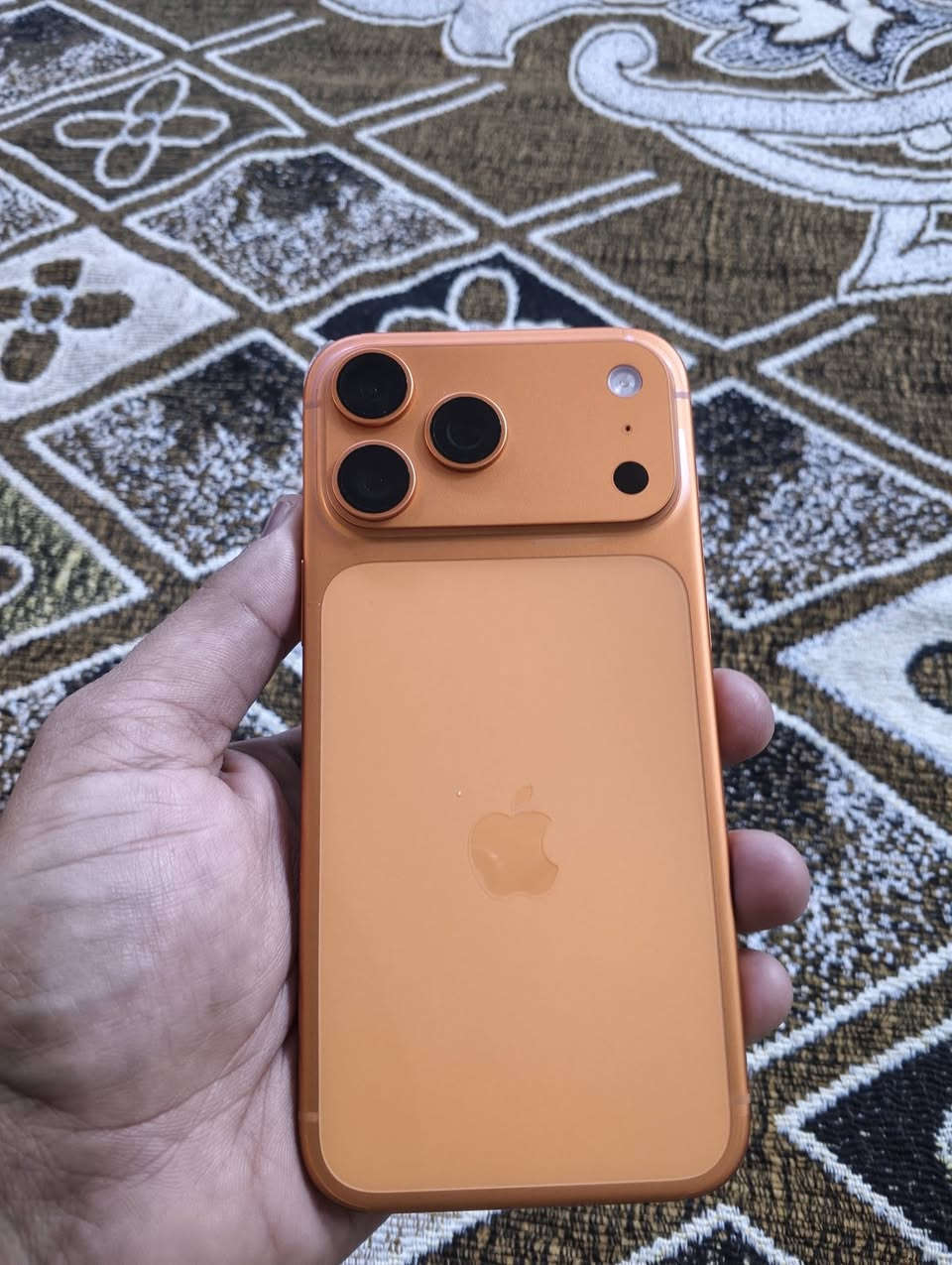 السلام عليكم ، ايفون ١٧ برو ماكس نسخة e-sim ، نظافة ١٠٠٪ ، جهاز استعمال ١٠ ايام فقط ، مع تغليف كل الجهاز بتغليف شفاف ، مع كفر ، سعر الكفر ٥٠ الف اني مشتريه ، السعر ١٨٠٠ وبي مجال بسيط ، العنوان بغداد المشتل ، الاتصال ***********
