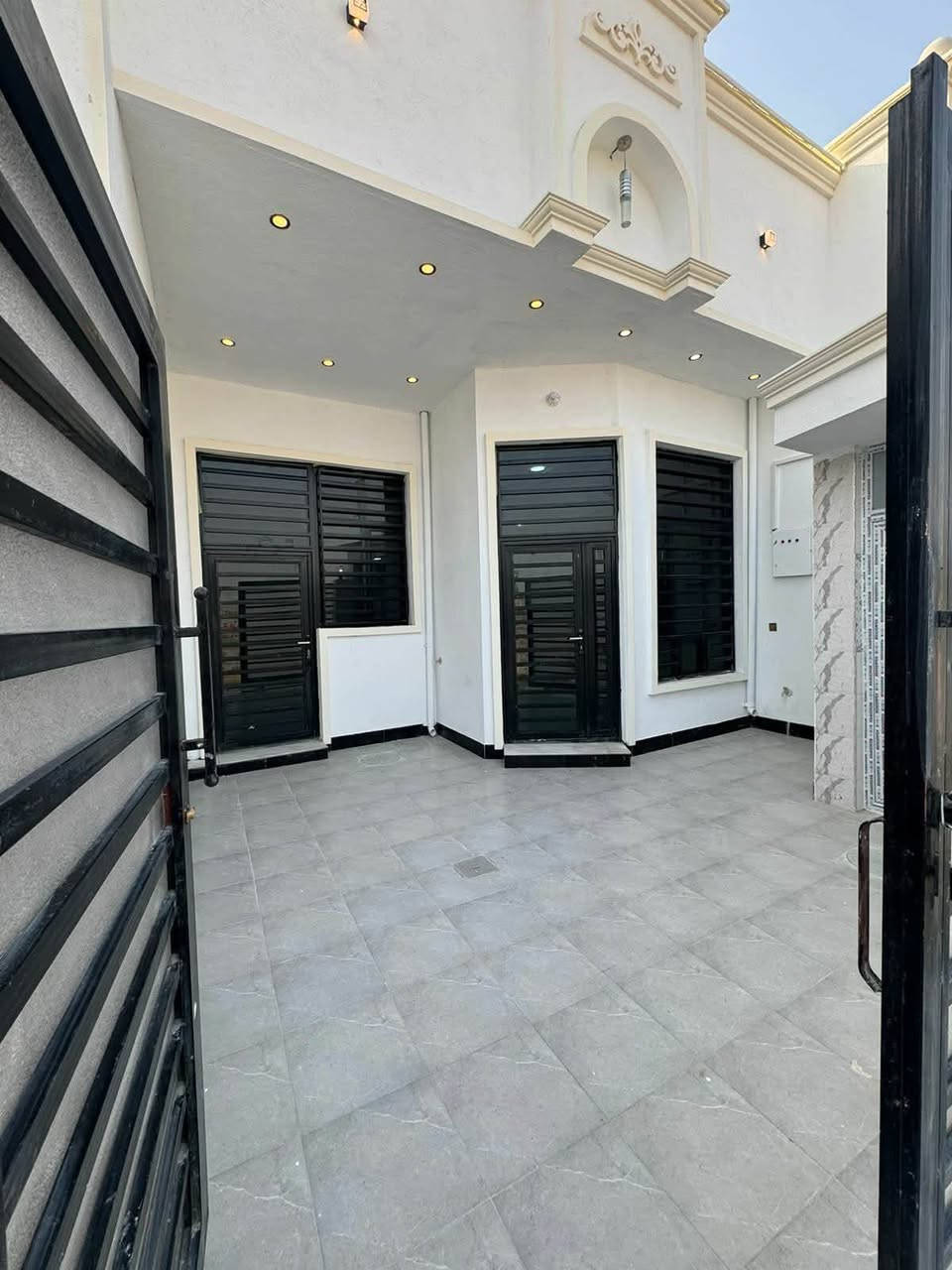 السلام عليكم يوجد مشتملات اثنين للبيع مساحه الواحد ١٢٥ م يتكون من طابق ونص  المكان الفلوجه حي جبيل  خلف مجمع الرحاب  شارع مظيف  بناء فول محد ساكن بيهن للاستفسار خاص او اتصل 
***********
