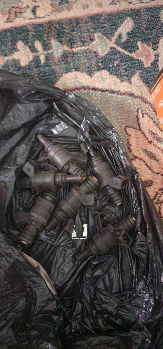 سلام عليكم شباب . 
تخم نوزلات صقر ٦ سلندر 
بك لايت حاوية اخو الجديد 
مكاني بغداد 
*********** واتساب مفتوح ..
