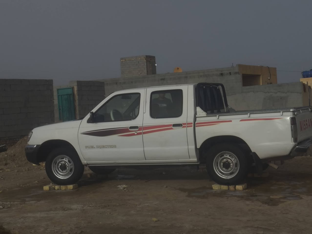 *********** السلام عليكم في كم نيسان سياره بيها بزه بالشاصي قدام دعمه ما مضره بس الدعام ماما ضربانين ولا شمل لقاط ولا مبدلات سياره بها قليل لا واضح من الصبغ فكينه جديده جير جديد الثانويه ل 29 باسمي السعر 65 قفل ستارات نص عمر
