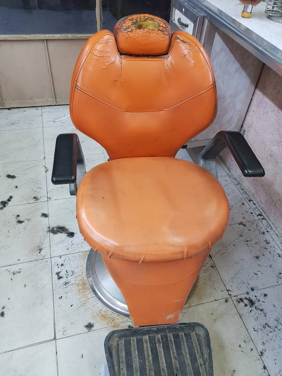 اغراض محل حلاقه للبيع بغداد الحسينيه الراشديه تلفون ***********
