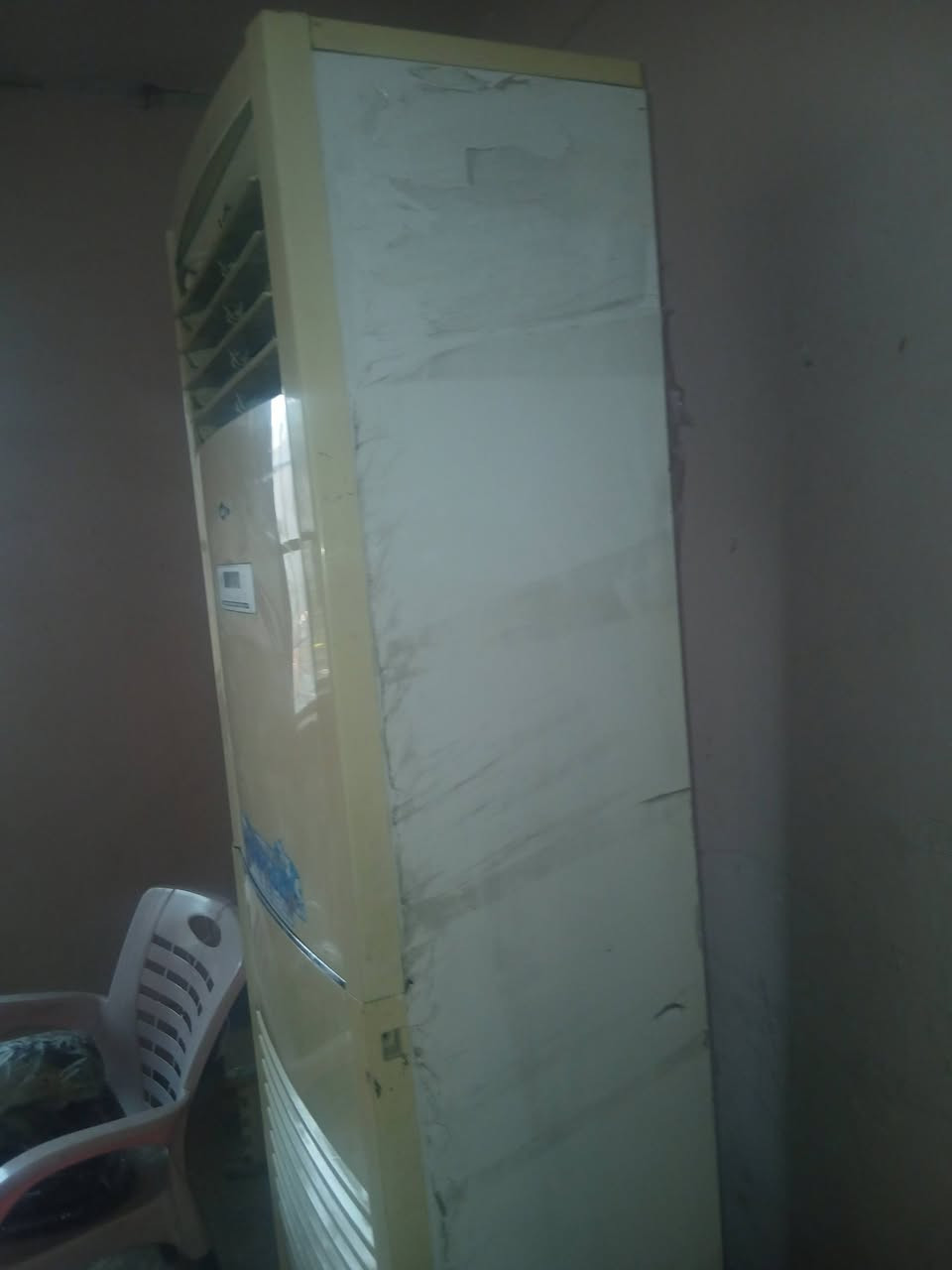 السلام عليكم سبلت كنتوري تريفيز 4طن دبل مروحه شغال مستعمل شي قليل للستفسار ع الرقم  بي واتساب المكان بغداد اليوسفيه ***********
