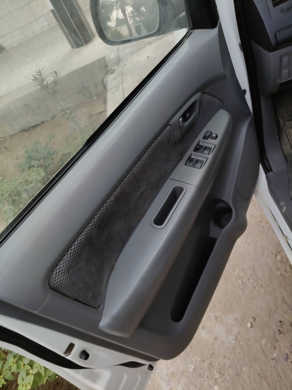 السلام عليكم
بيكم هايلوكس تويوتا 
موديل 2011
نضيفة
بانزين 
كير عادي
شمالي 
للستفسار فقط على هذا الرقم ***********اوبي وتساب ماكو خاص فقط هذا الرقم
