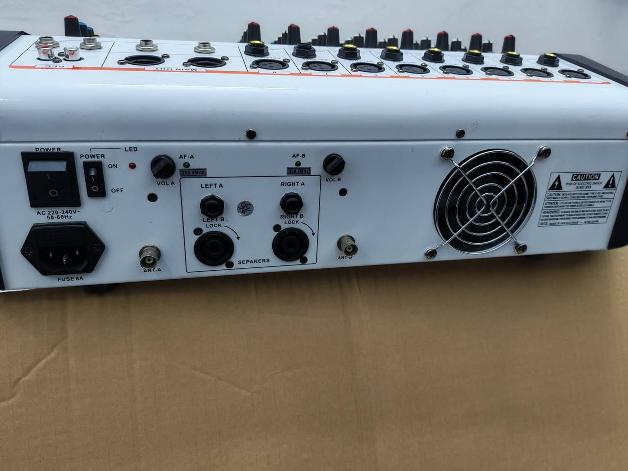 ميكسر ياماها ٨ خط مستغدم ١٠ ايام جديد كولل كارتون  بلوتوث فلاش ايكولايزر سعر ٢٣٠ الف  ينار
*********** واتساب توصل عندي
