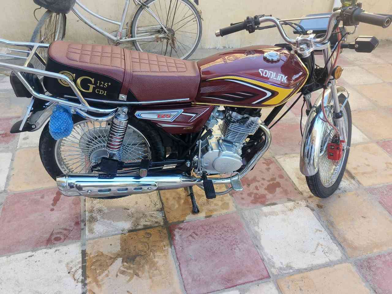 سلام عليكم تايكر للبيع موديل 25 الدراجه زيرو صاله 10 من طالعه ماشيه 41 كيلو اوراق استنساخ الدراجه جديده كلش سونك  لون موروني دشبول شاشه
السعر المطلوب 725 وبيه مجال   المكان بابل الحمزه الغربي 
‏‪0777 389 8263‬‏
