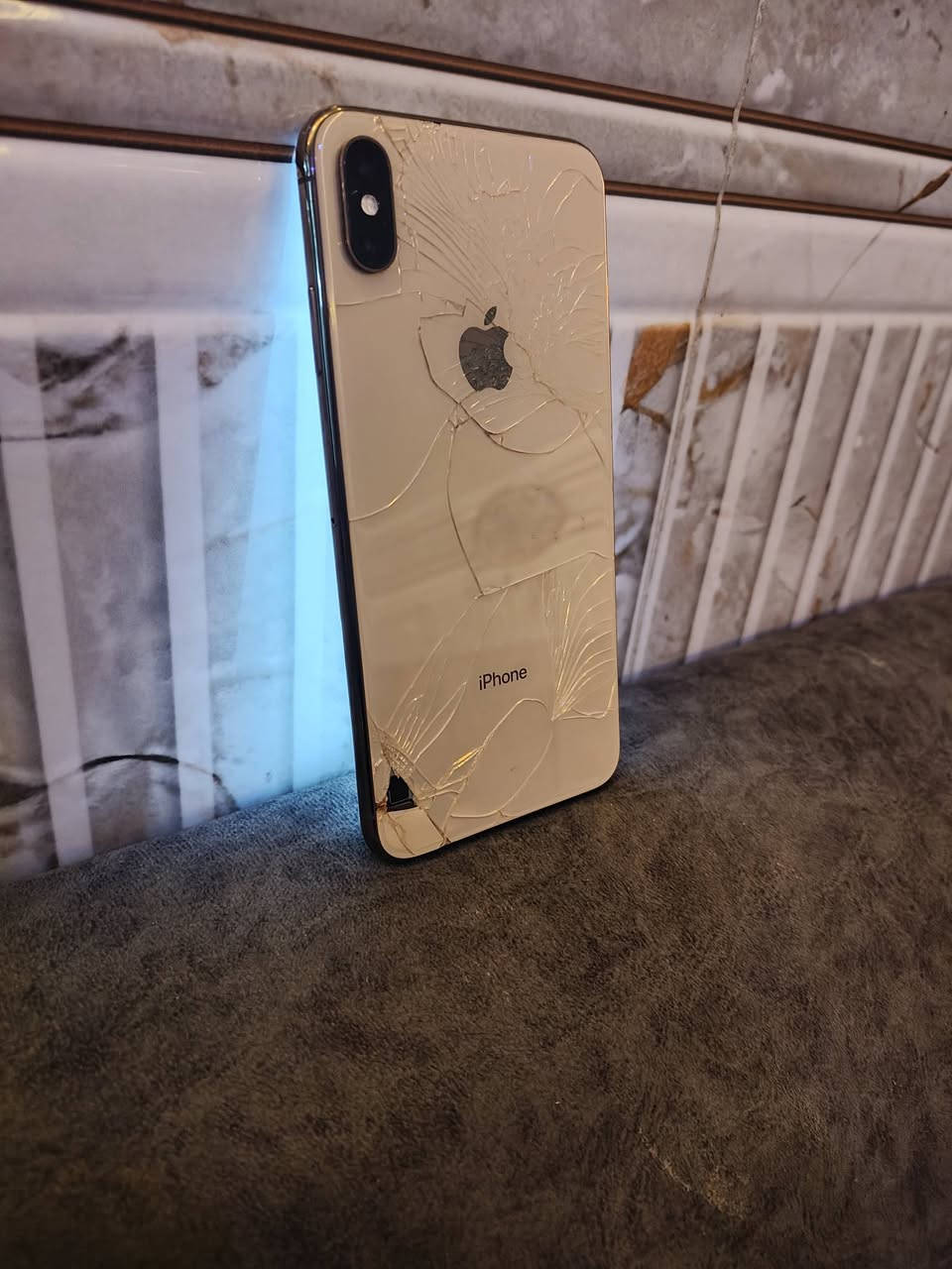 اكس ماكس ذاكره 256 فقط ابدل بطاريه وظهر افطر بس شاشه اصليه ما الجهاز السعر 125نهايته بدون عمله مكاني الشعب قرب شارع عدن او سوك شلال للاستفسار ***********
