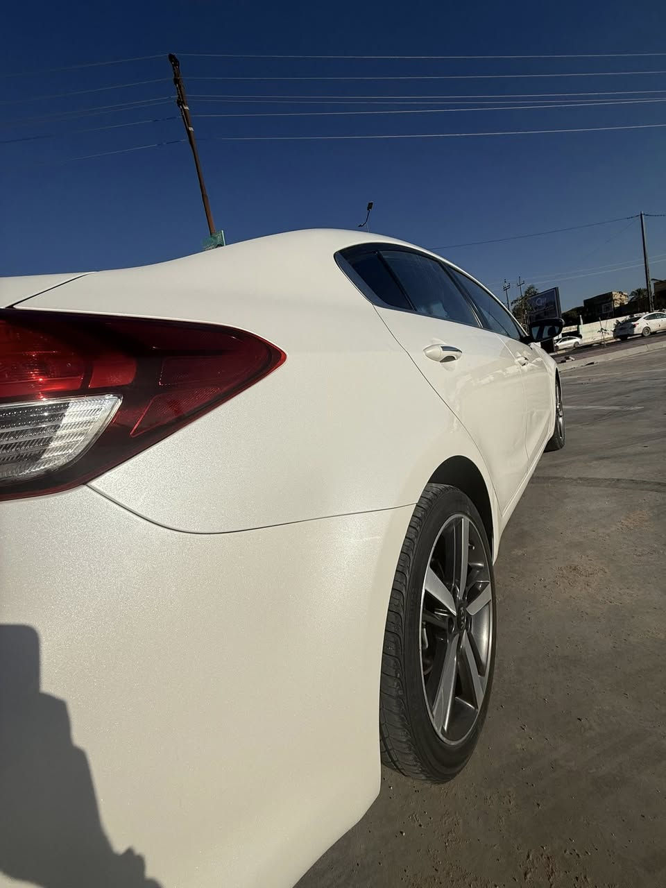 السلام عليكم
كيا سيراتو 2017  خليجي ايرانيه
فول ايراني تجي VIP اعلى مواصفات 
كفالة عامة من الصبغ والحادث والتبديل فقط دحجه بسيطه وجاهزة من جميع النواحي 
محرك ٢٠٠٠ دوش 
فتحة سقف سلايت 
بصمة ابواب وتشغيل 
انارة ترحيب 
داخل جلد 
المقاعد الامامية كهرباء 
خزن ميموري 
كشنات تدفئة تبريد 
هيتر استيرن  
نقطة عمياء ورادار امامي 
كاميرا خلفية 
شاشة ابل كار بلي 
تحكم ستيرن 
مود درايف
حساس امامي خلفي 
اشاير مري 
ليدات امامية خلفية 
اضاءة زنون 
يدات نيكل 
رقم اربيل الجديد تحويل مباشر 
سيارة جديده  بلعافيه ع الياخذها  
ماشيه السيارة ماشيه99
 الرقم *********** خابر وبيك خير وتدلل
مكان. ابسيارة. نجف
السعر 158
