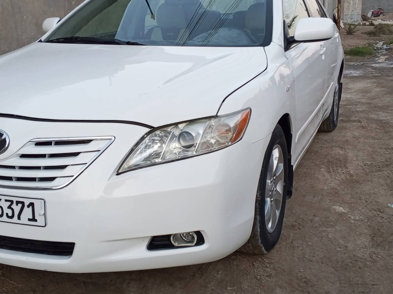 سلام عليكم كامري موديل 2007 خليجي بيه قطعتين رقم بغداد تحويل ثاني يوم سعر 105 وبيه مجال مكان فلوجه رقم هاتف ***********
