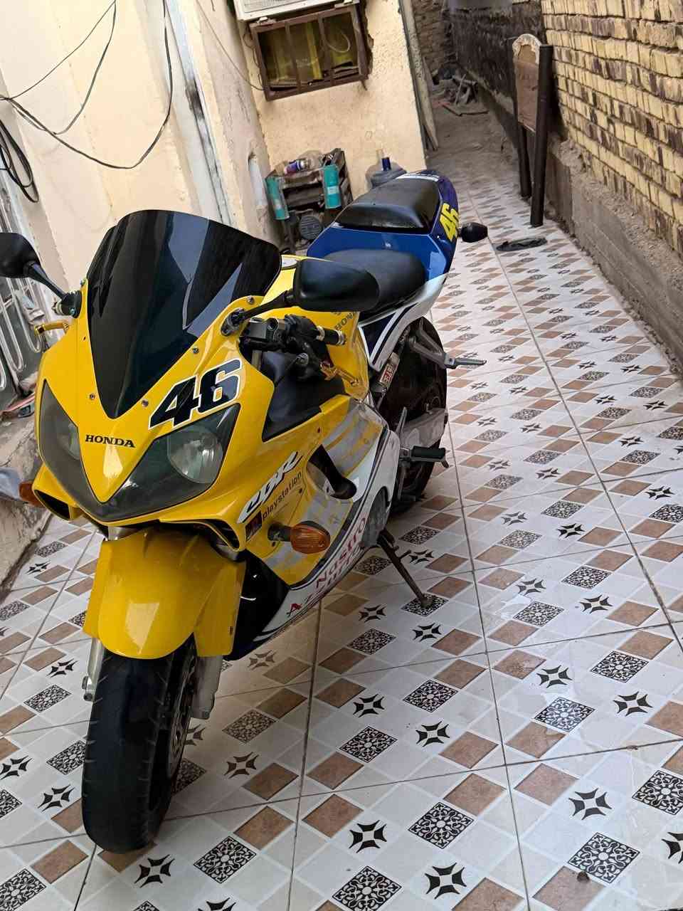 سلام عليكم
HONDA F4I 600 للبيع
الدراجه كامله مكمله مكينه ما مفتوحه 
دراجه بيه اوراق 
تجي تفحص وتشوفه 
السعر ١٨ وبيه مجال قليل حك الجيه 
مكاني ديوانيه المركز ***********
