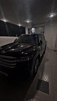 لاندكروز 2024توين تيربو ماشيه 7000 Limited لون اسود داخل بيجي رادار 36...