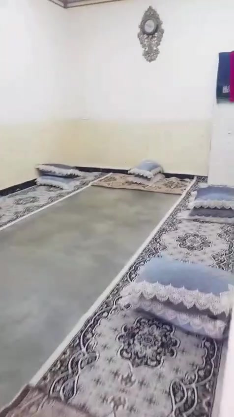 بيت للبيع حي الاطباء الفرع الثالث المساحه 125شارع صب رقمي ***********
