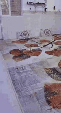 السلام عليكم البيت للبيع مساحه ٣٠٠ م واجهه ١٨ م يحتوي على بابين خارجيات واحد خاص للبيت والثاني للكراج السياره سلايت ويتكون من ثلاث غرف اثنين بالطابق الأرضي وواحده في الأعلى ومطبخ كبير مفتوح على الصاله البيت وصاله ٨ امتار وكذلك استقبال ٨ امتار بالاضافه إلى صحيات داخليه وخارجيه وهذه الصور والفيديو لشكل والتوضيح ما في البيت.. العنوان الكوفه شارع المعمل خلف جامع الخزاعل قرب دور الايتام.يرهم للسكن عاىله كبيره اوعاىلتين. علما ان إكمال بناه البيت سنة 2022،للاستفسار والتواصل على هذا الرقم المبين أدناه ***********
