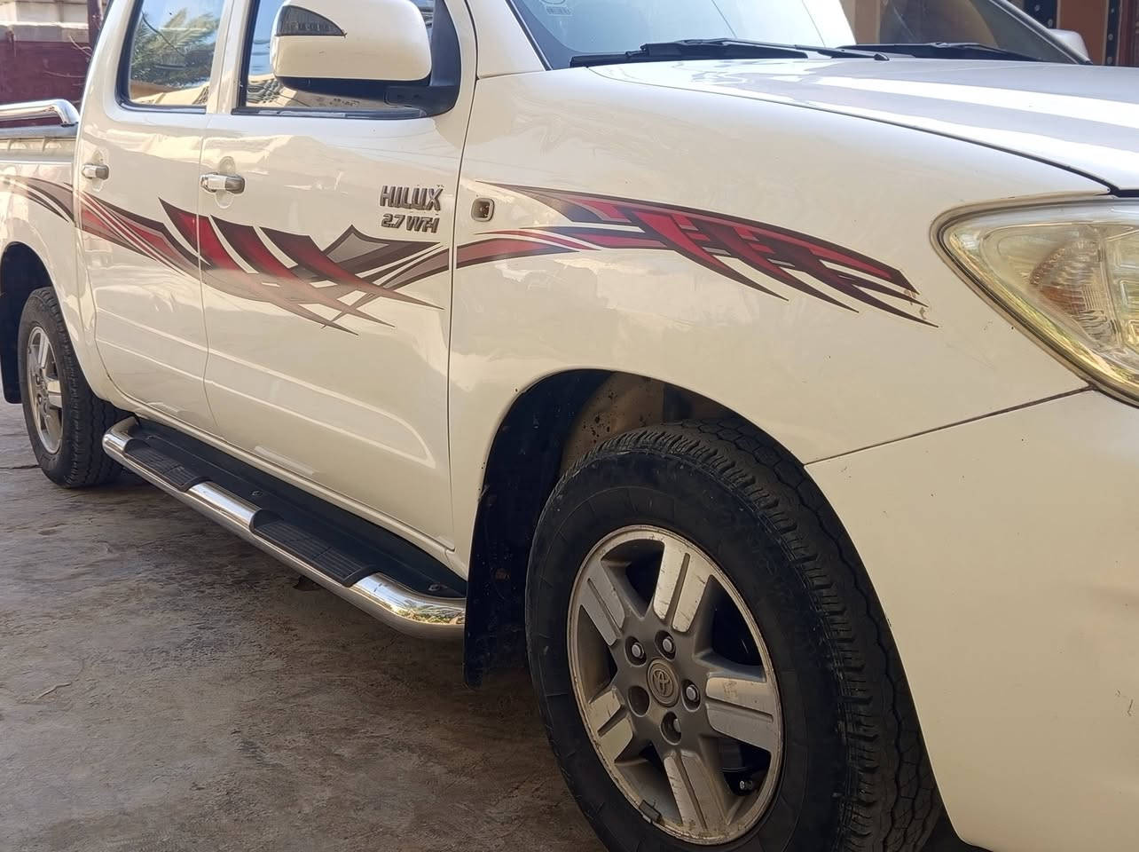 السلام عليكم للبيع تيوتا هايلوكس موديل 2009 شاصي 19 كير ومحرك مكفول بهية شوية بارد وصبغ اربع اصابع رقم بغداد تحويل مباشر سنوية جديدة المكان ديالى ناحية دلي عباس السعر 165ورقة الشراي يتصل ***********
