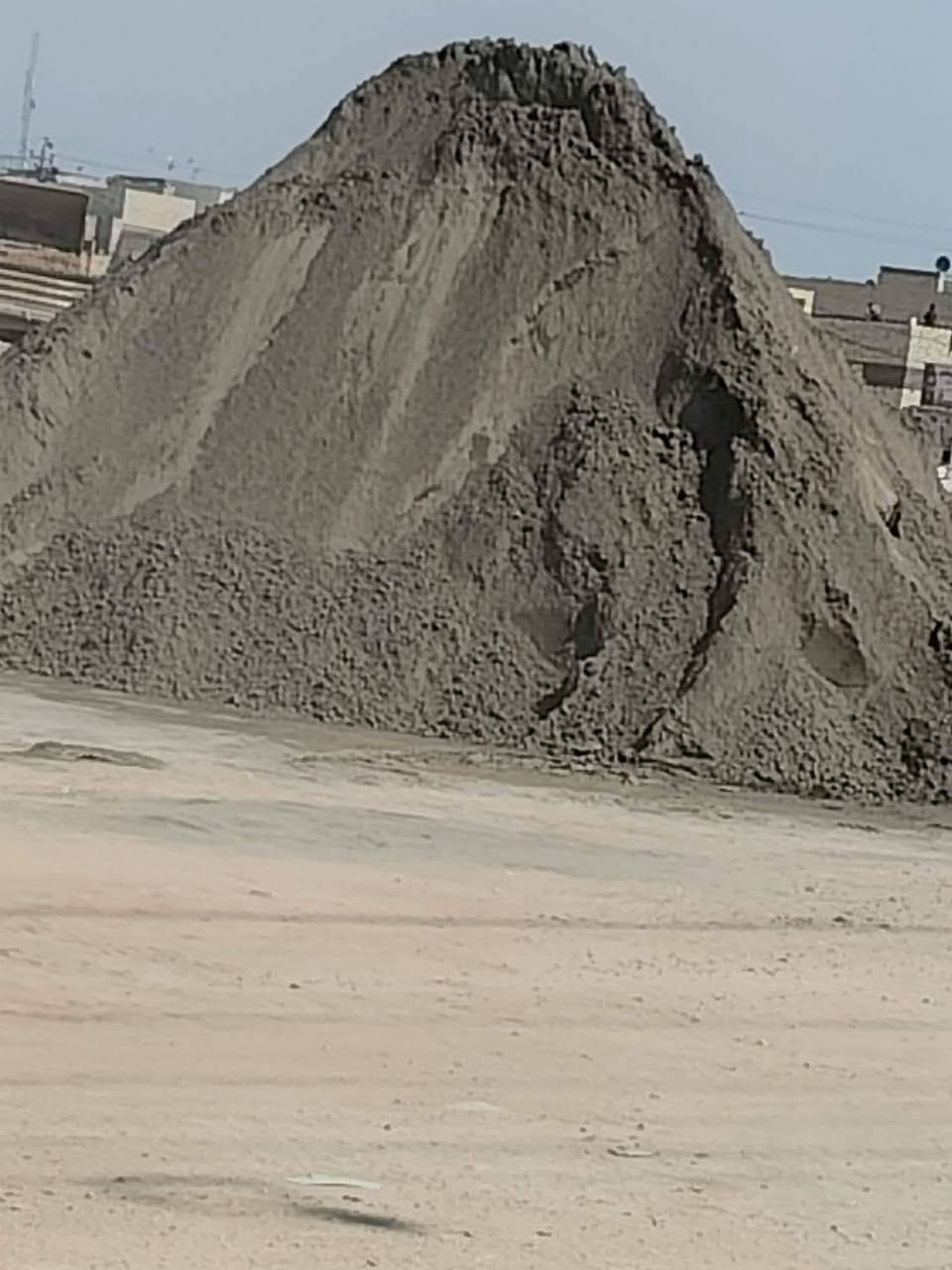 تجهيز حقدائق برمل الشاطئ الزميج وحفر الطبقه السبيس ونخلي الزميج الحله شرط الزميج وعدنا زميج الكوفه انسب السعار ***********
