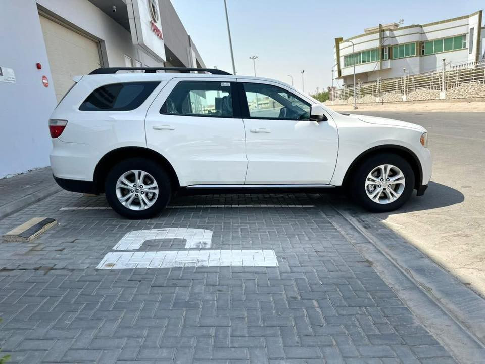 دووج دورنگوو مديل ٢٠١٣ خليجي كفالة عامة من الضربة والصبغ والكص والعشائر لون ابيض  السيارة جديدة كير محرك حدادية تبريد❄️
١- محرك 3600 بانزين عادي 
٢-تبريد ٣ قطع ٧ راكب 
٣- تشغيل عن بعد 
٤-دواخل بيجي اسود  
٥ -شاشة كبيرة 
٦- كامرة خلفية دوارة
٧-حساسات اطارات 
٨-ملاحظة  اطارات 🛞 
٩- نظام كروز 
١٠-منظومة كاملة فان عاصفة 🌪️ انسة الحماوة
١١-لايت + بلوجتر اوتو منظومة زنون عالي ناصي كشاف 
السعر 120 مكان السيارة بصرة ‭0788 577 2759‬
#ملاحظة 
________ السيارة مسجلة  ومفحوصة بسمي وكاملة ومستلم ملصق ومسوي عليهه رقم مشروع وطني باقي تدفع كمرك  اجور رقم  فقط

