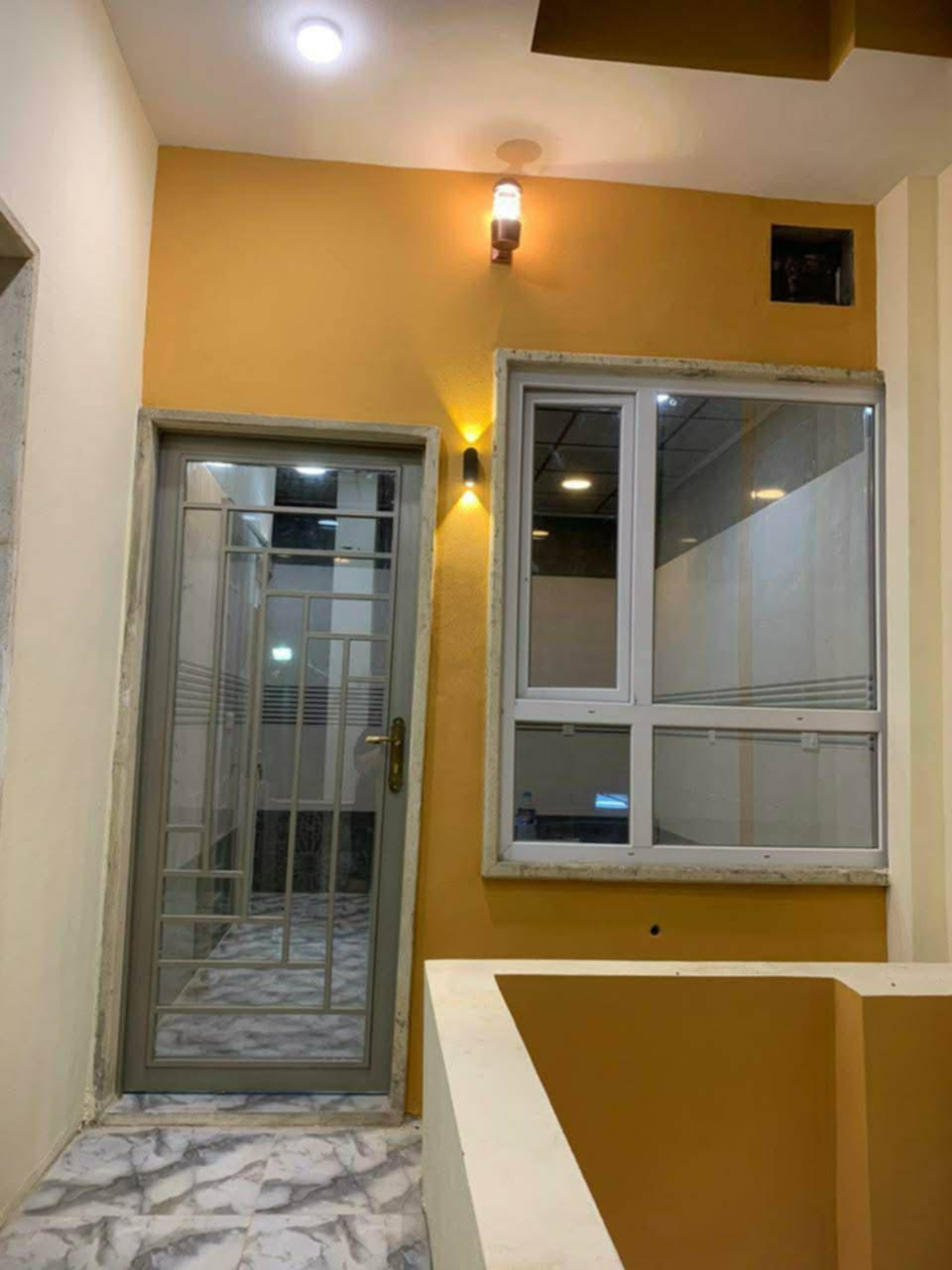 هاي شقه للايجار الفلاح الثانيه خلف محطه المنهل معزوله درج خاص ٣٠٠ قفل 🔐 هاتف *********** غرفتين وصاله ومطبخ وحمام واستقبال
