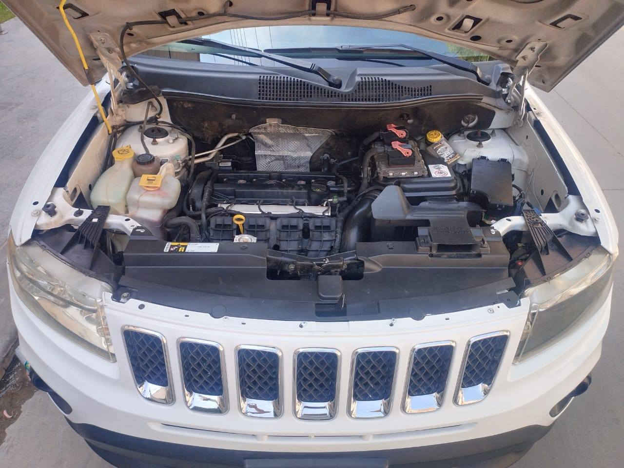 جیپ کۆمپاس2017 ڕەنگی سپی بەفری 
گێڕ ئۆتۆماتیک و دەبڵ گێڕ ABS  ESP AUX 
شاشە ئاپاد وکامێرە تحکم سوکان
تەحدید سورعە ئاوێنە هیتەر و سویچ شەغال 
توڵی سەقف و چەندین موا سەفاتی تر... 
 سەنەوی تا۲۰۲۹ تازەیە 
تەنها بۆنیدی بۆیاغە 
لەگەڵ دوو پەڵەی نێوان دەرگاو چەمەلەغی سەکن . سەیارەکە هیچ ئێرباگیکی نەتەقیوە بەشەرت 
هەمووی شەریکەیە و ناو گرتنی نیە
 
سـعـر : لە کۆمێنت داوابکە ڕاستەوخۆ بۆت دێت 📥 

تەبرید و گێڕو مەکینە و غەرامەو تەحویل هەمووی بەشەرتە
هیچ کێشەیەکی تێدا نییە 

ژمارەی خاوەنەکەی 
 ***********
