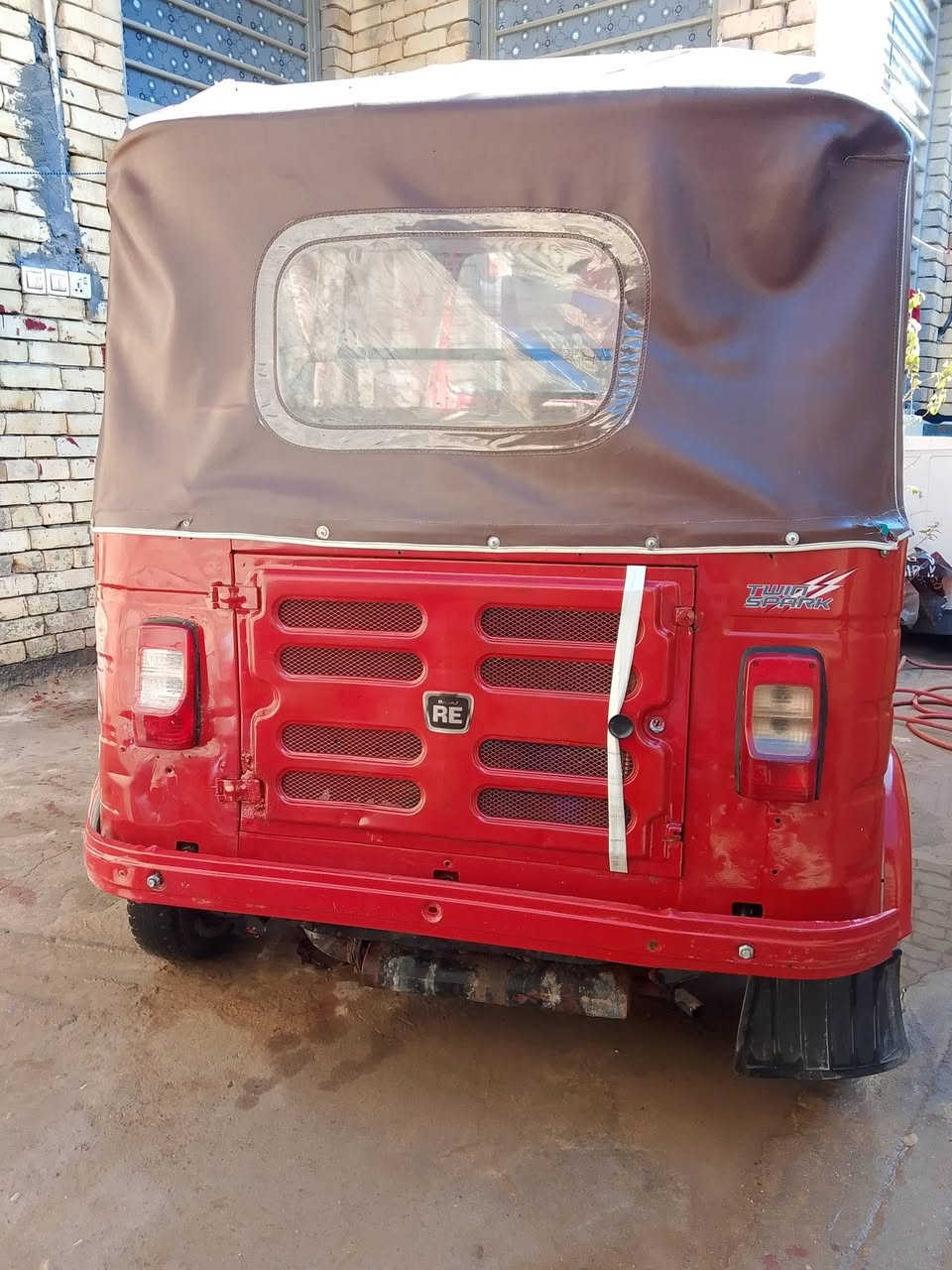 سلام عليكم تكتك مديل 18شهر 8 يوم 29 يعني شهر 9 رقم وسنويه ولوحات نكليزي  وحتا هزه داخله وتحويل ثاني يوم تكتك  نهضتها تخبل تكاشط ال22 خير من الله ماناقصه شي كبل لشارع السعر 4.500 وبيها مجال. هاذا الهاتف***********وهاذا الواتساب***********
