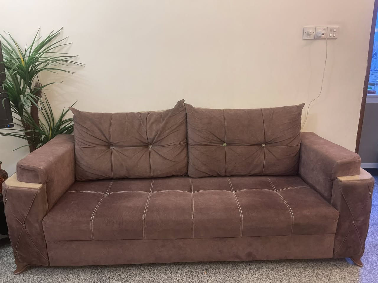 تخم ١٠ مقاعد جوزي مابي عيب او خدش ونظيف مستعمل السعر بي مجال وتدللون 250,000 وبي مجال


**إذا كنت صاحب هذا الإعلان وتريد حذفه لأي سبب، رجاءا أرسل رسالة إلى الدعم الفني**