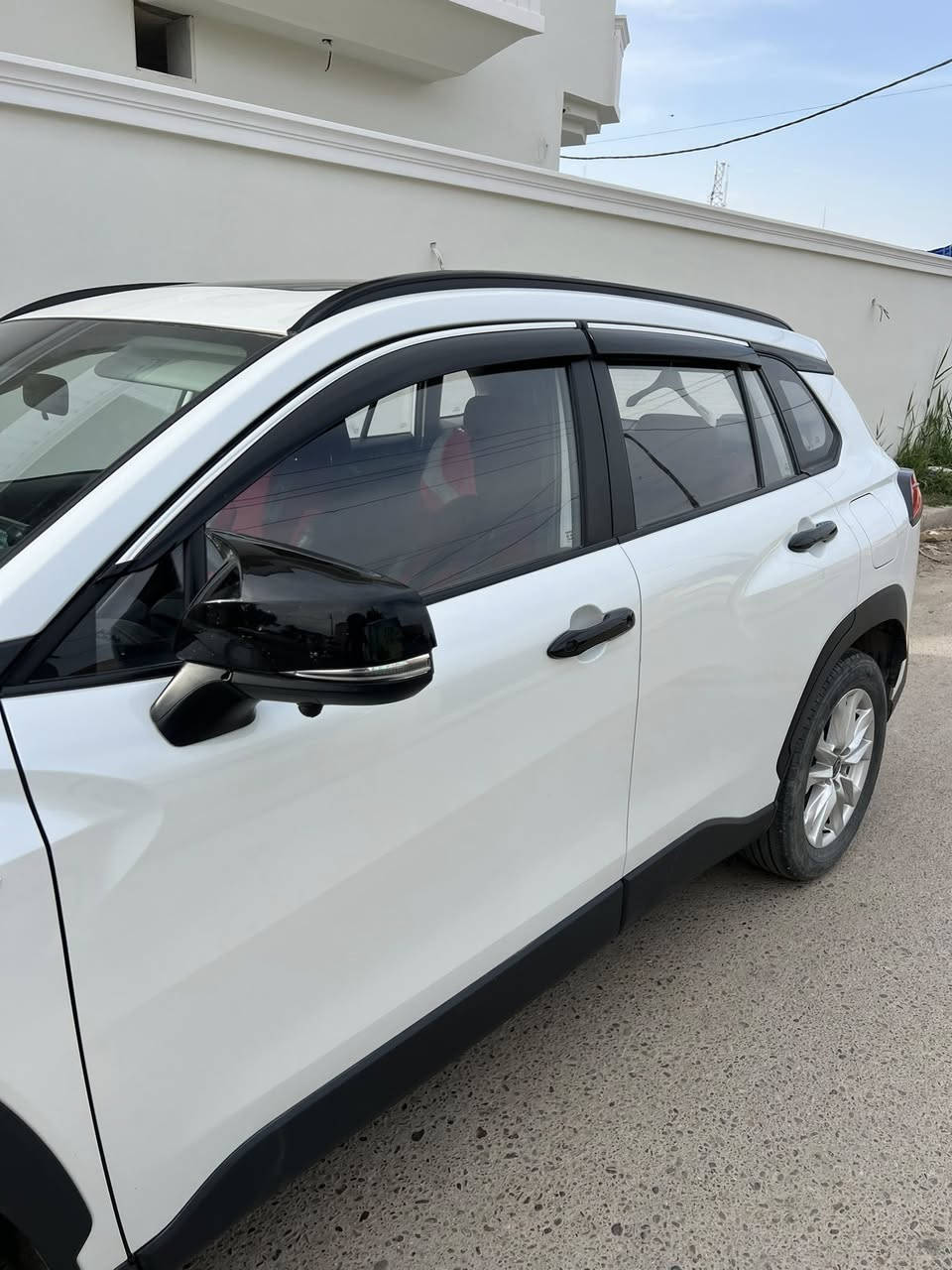 كورلا كروس 2024 مكفولة
فول مواصفات 
كشنات جلد وكهرباء ، اضاءة led ,فتحة
السيارة عليهة داش كام امامي خلفي وارضيات رزلاين وتغليف من الداخل يعني كاملة 
ماشية 23 الف 
السعر 26 مليون 
المكان بغداد
الرقم : ***********
